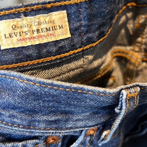 Levi’s Jean - Picture 4 of 14